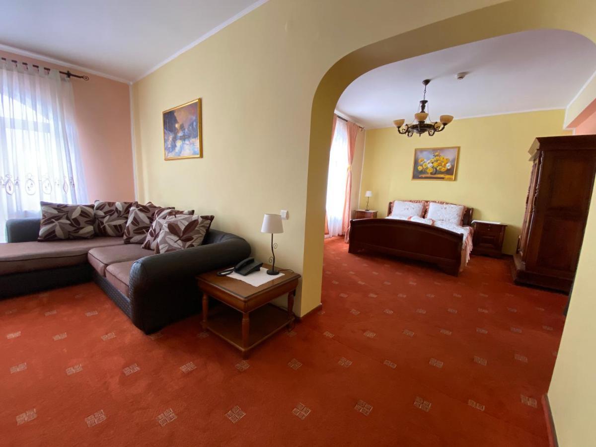 Pensiunea Crocus - Sauna & Billiard Poiana Brašov Exteriér fotografie