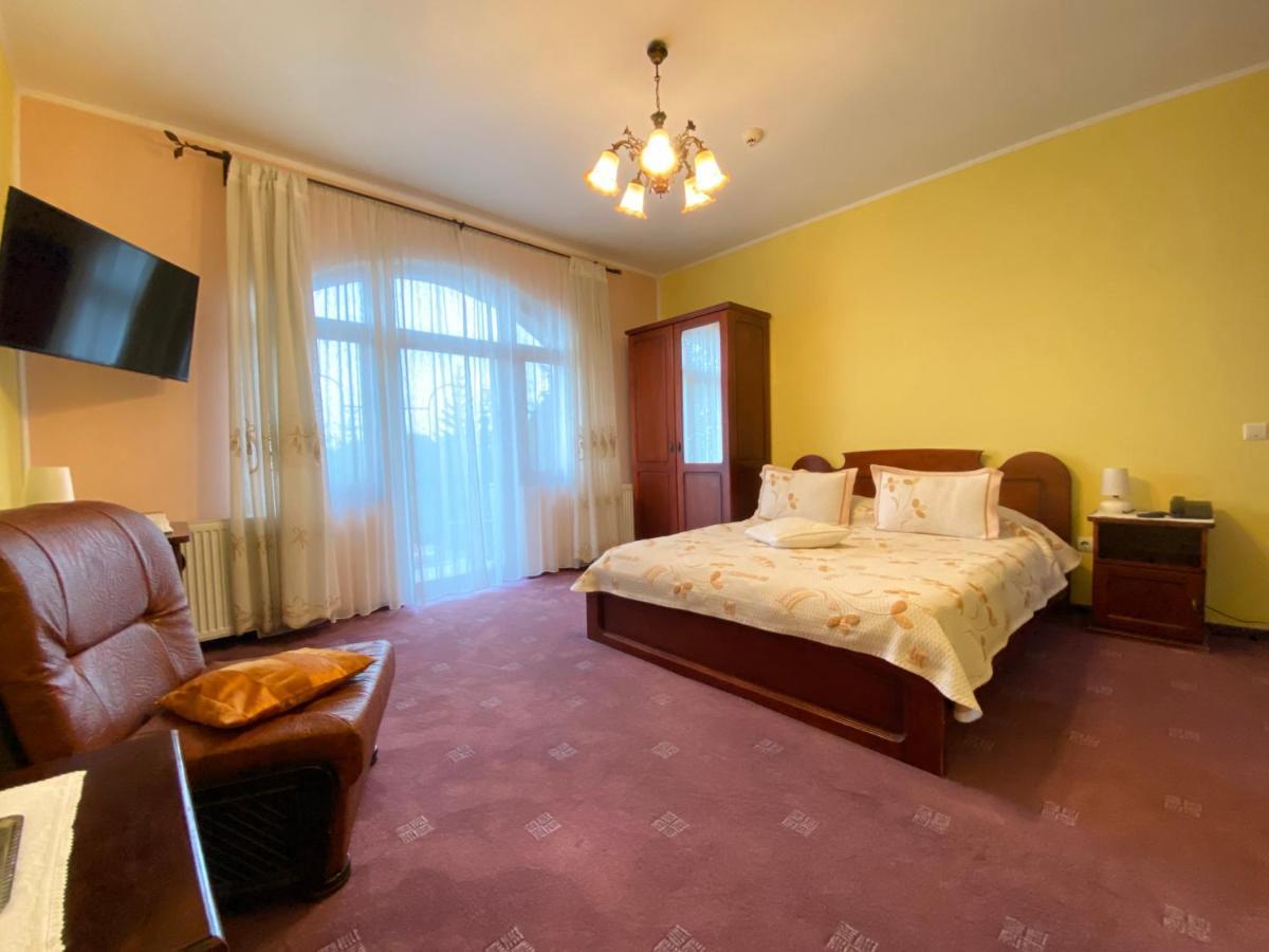 Pensiunea Crocus - Sauna & Billiard Poiana Brašov Exteriér fotografie