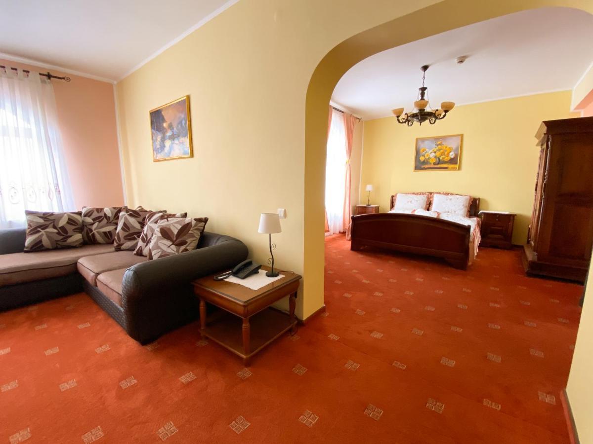 Pensiunea Crocus - Sauna & Billiard Poiana Brašov Exteriér fotografie
